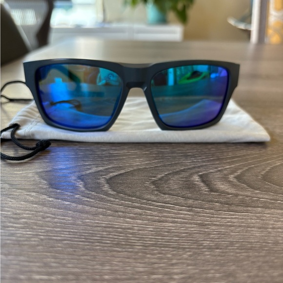 Smith Optics Outlier XL 2 Gray Frames with Blue Lenses - Picture 1 of 10